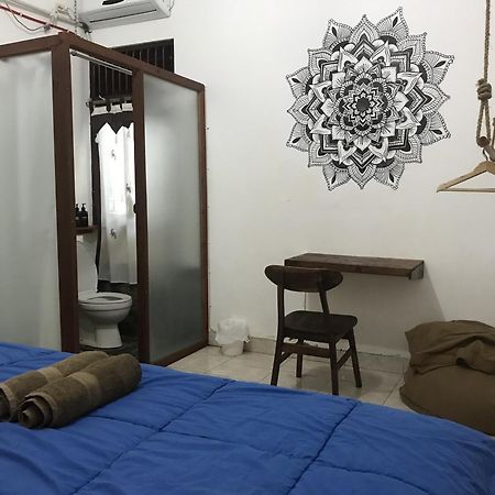 Wood Stone Hostel Yogyakarta Kültér fotó