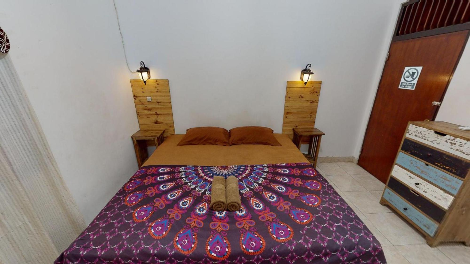 Wood Stone Hostel Yogyakarta Kültér fotó