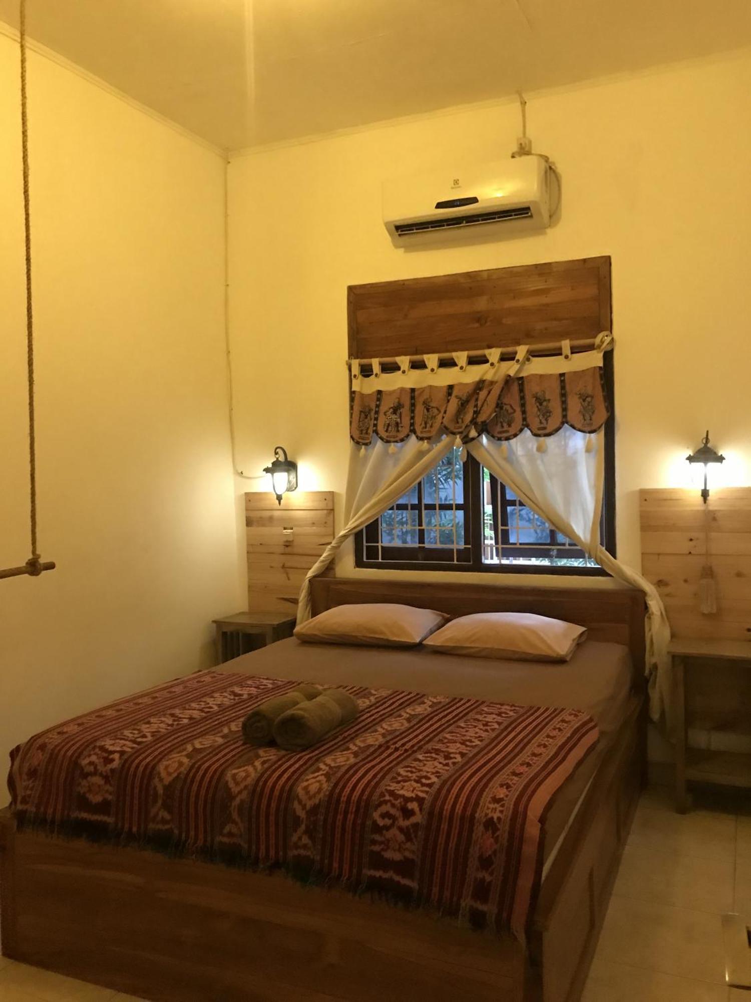 Wood Stone Hostel Yogyakarta Kültér fotó