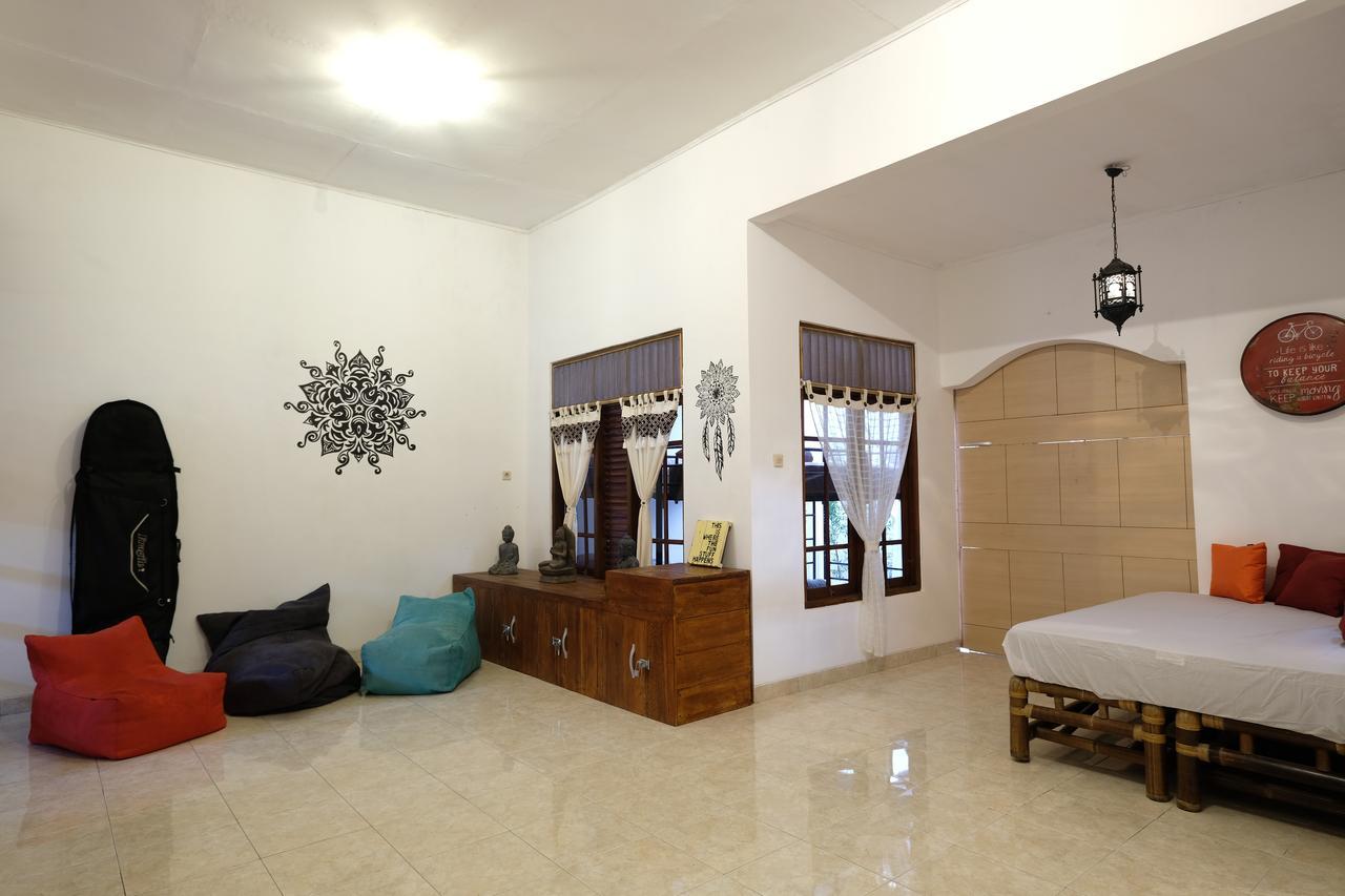 Wood Stone Hostel Yogyakarta Kültér fotó