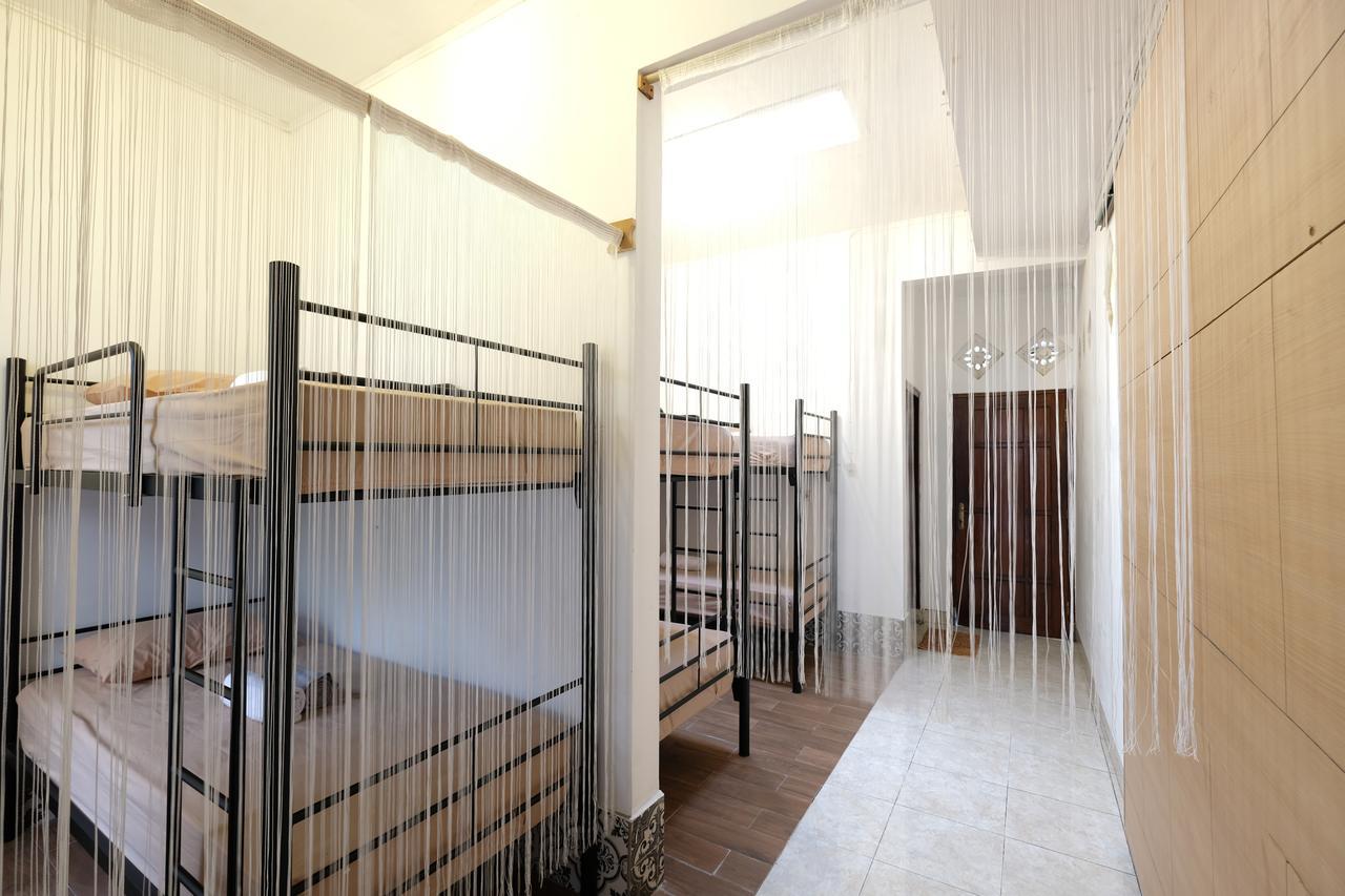 Wood Stone Hostel Yogyakarta Kültér fotó