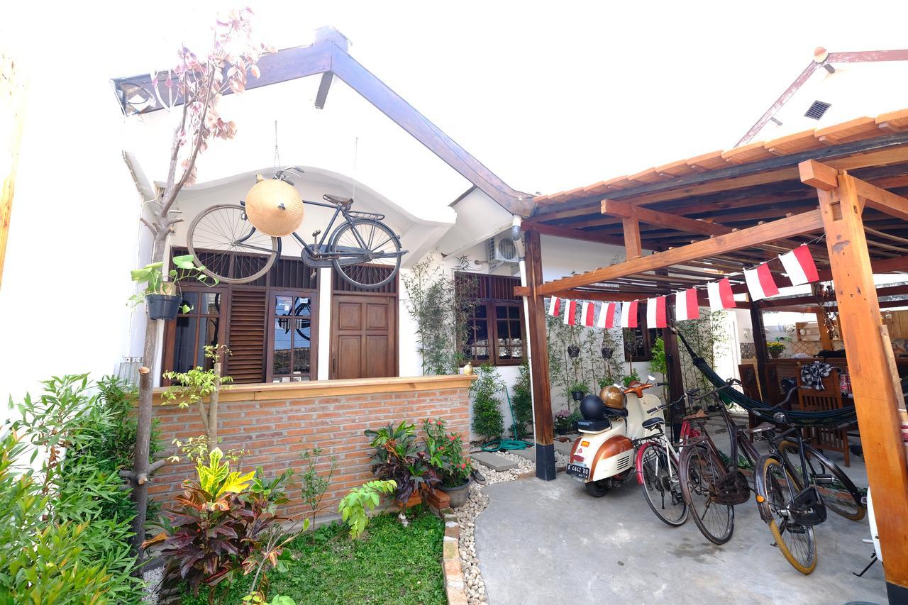 Wood Stone Hostel Yogyakarta Kültér fotó