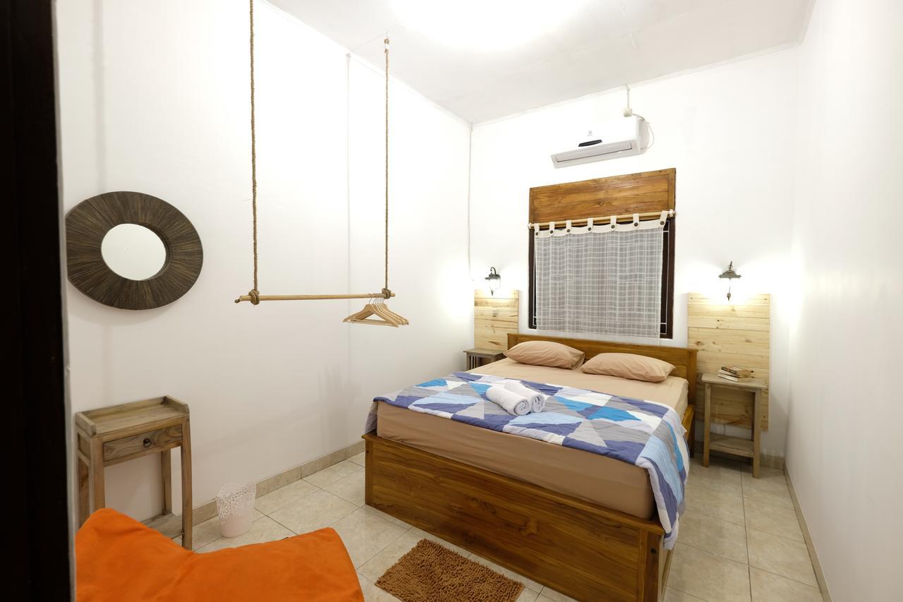 Wood Stone Hostel Yogyakarta Kültér fotó