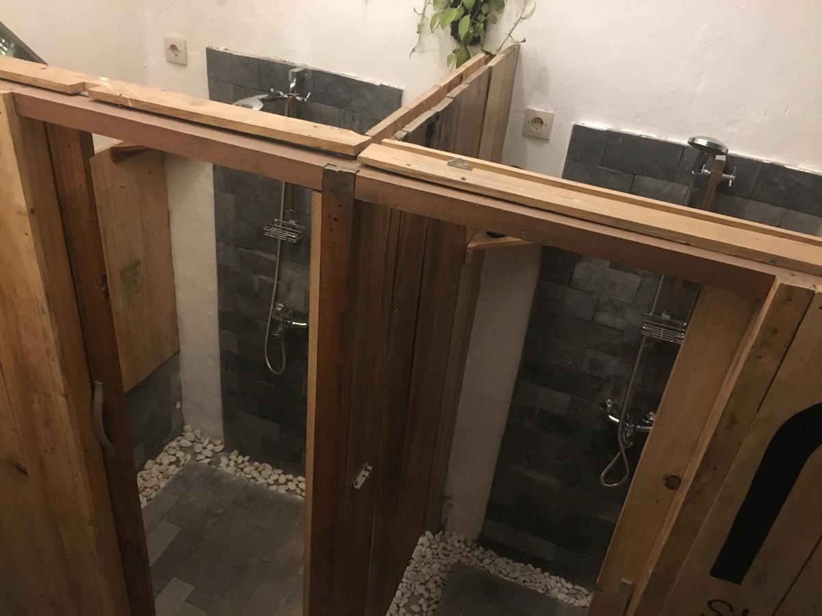 Wood Stone Hostel Yogyakarta Kültér fotó