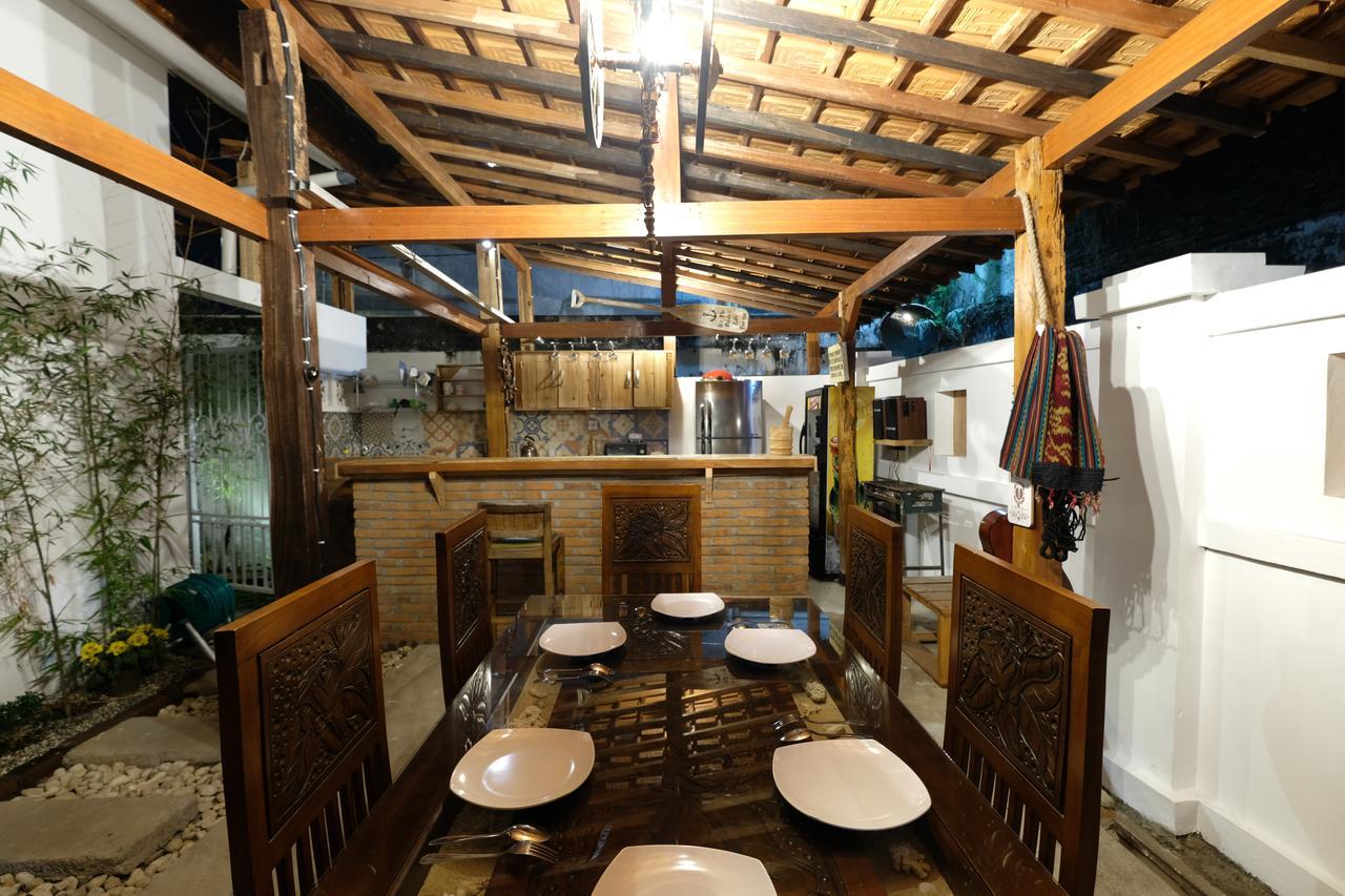 Wood Stone Hostel Yogyakarta Kültér fotó
