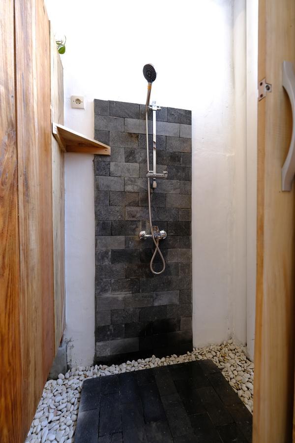 Wood Stone Hostel Yogyakarta Kültér fotó